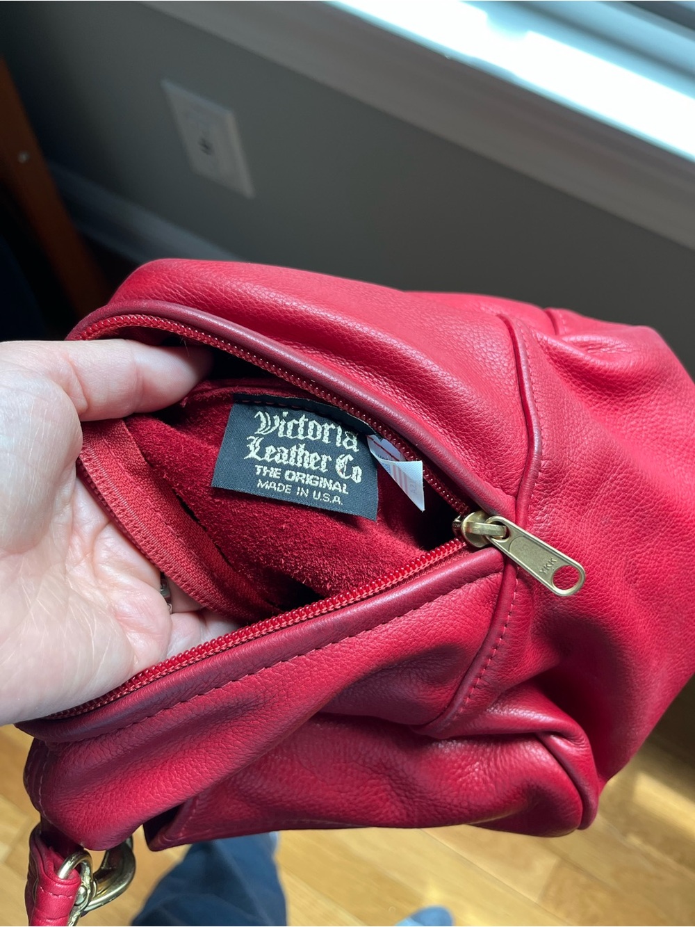 Red Pebbled Victoria Leather Crossbody Bag - Picture 7 of 11